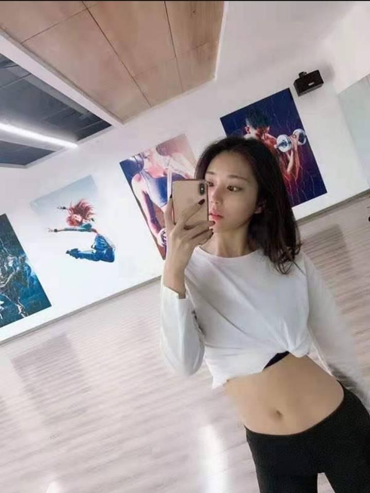 什么都听你的紧致小妹