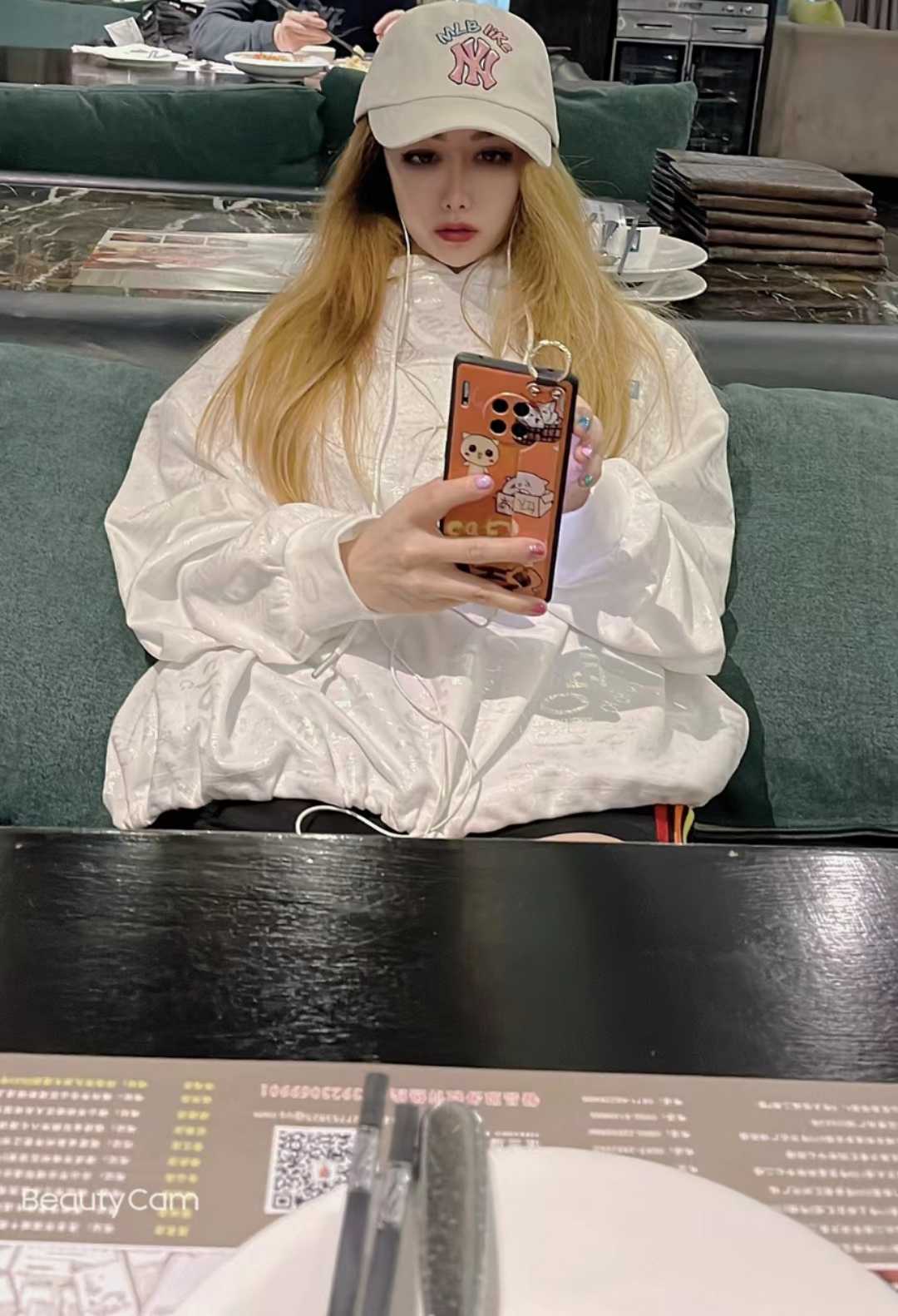 高端火辣性感红场会所